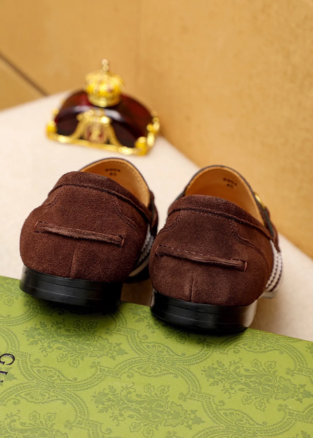 Men's shoes 💰480 💐 Product trademark: GUCCI "Gucci" casual leather shoes Regular size: 38-44 (45.46🉑️customized) Product materials: Selected imported first-layer frosted cowhide upper + classic hardware buckle, imported cowhide leather lining. Strong three-dimensional visual effect, original outsole Color: 4⃣️colors available